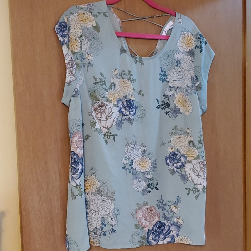 Summer cap sleeve floral blouse